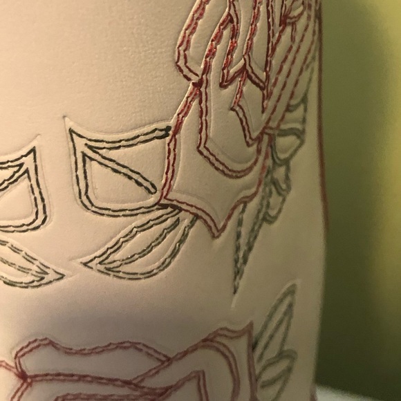 ADAMS white boots almost like new white leather with a great design - - Picture 3 of 5